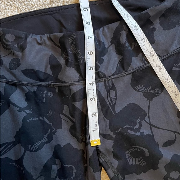 Lululemon Wunder Under Crop - Flat Inky Floral - Picture 8 of 11